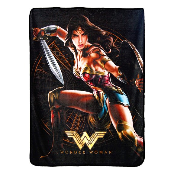 Wonder Woman Good Soldier 46" x 60" Super Plush Throw Blanket