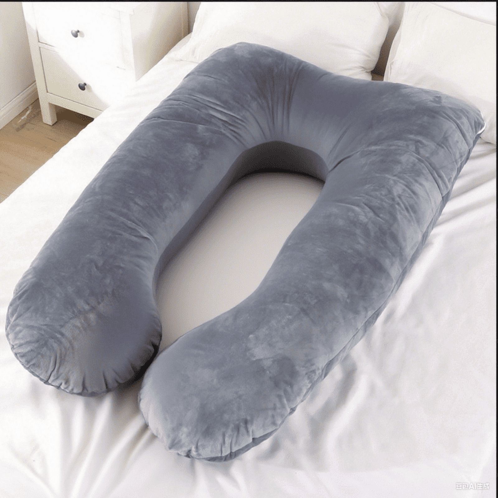 The velvet maternity pillow is soft to the touch and less irritating to the skin, bringing a comfortable touch to pregnant women