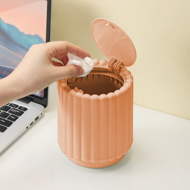 Botes de basura de plástico Creatives Mini bote de basura de escritorio con tapa Cubo de almacenamiento tipo presionar para salir para uso doméstico Escritorio Mesa de centro y limpieza Elementos esen