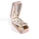 thumbnail image 1 of Joyero Color Caramelo Rectangular Durable Cuero PU Elegante Estuche de Joyería Ampliamente Utilizado para Anillos Pendientes Collar Rosa, 1 of 5