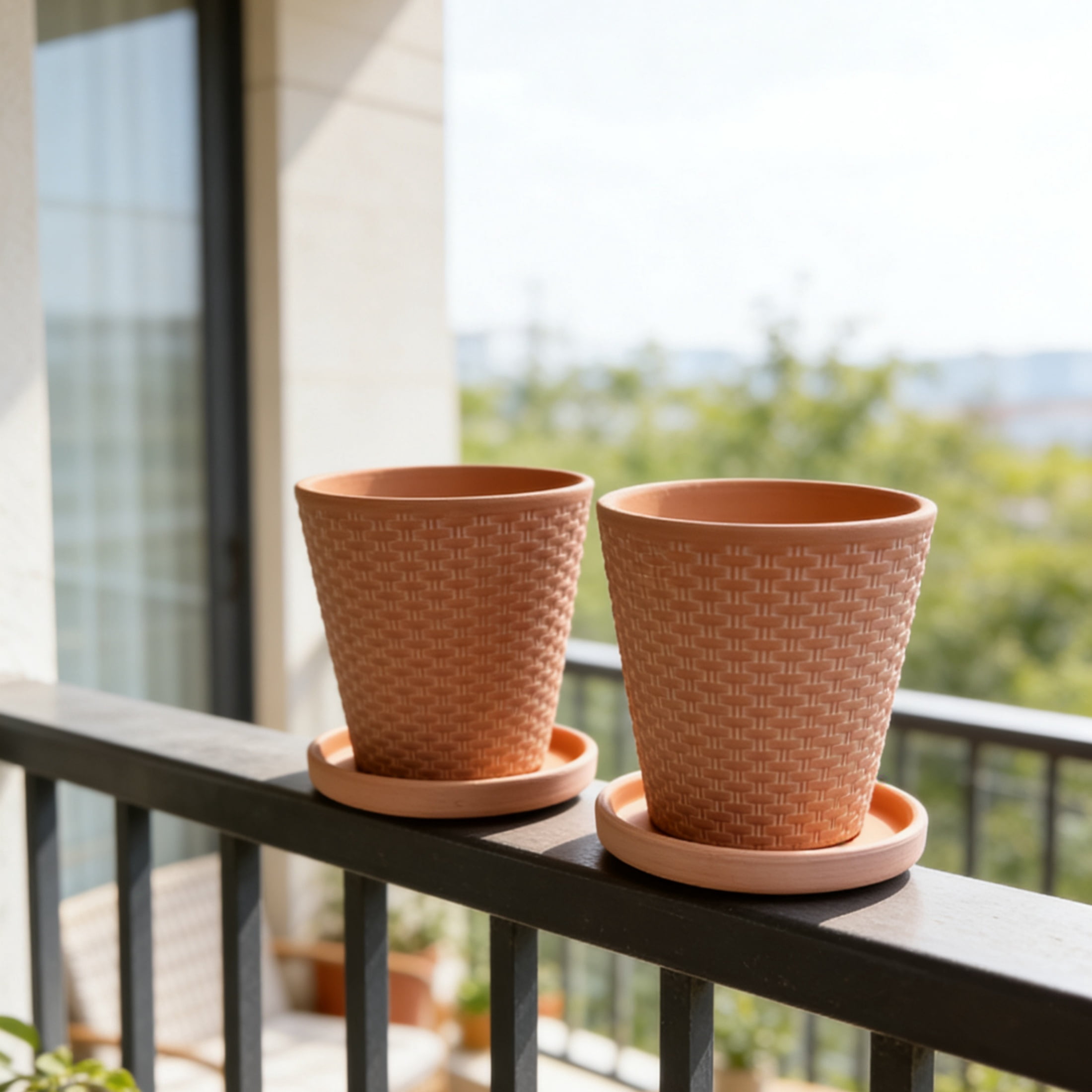Clay flower pot, surface relief technology, 1 set of 2 flower pots and 2 trays, suitable for all kinds of flower planting, flower pot with drainage holes, suitable for interior decoration an