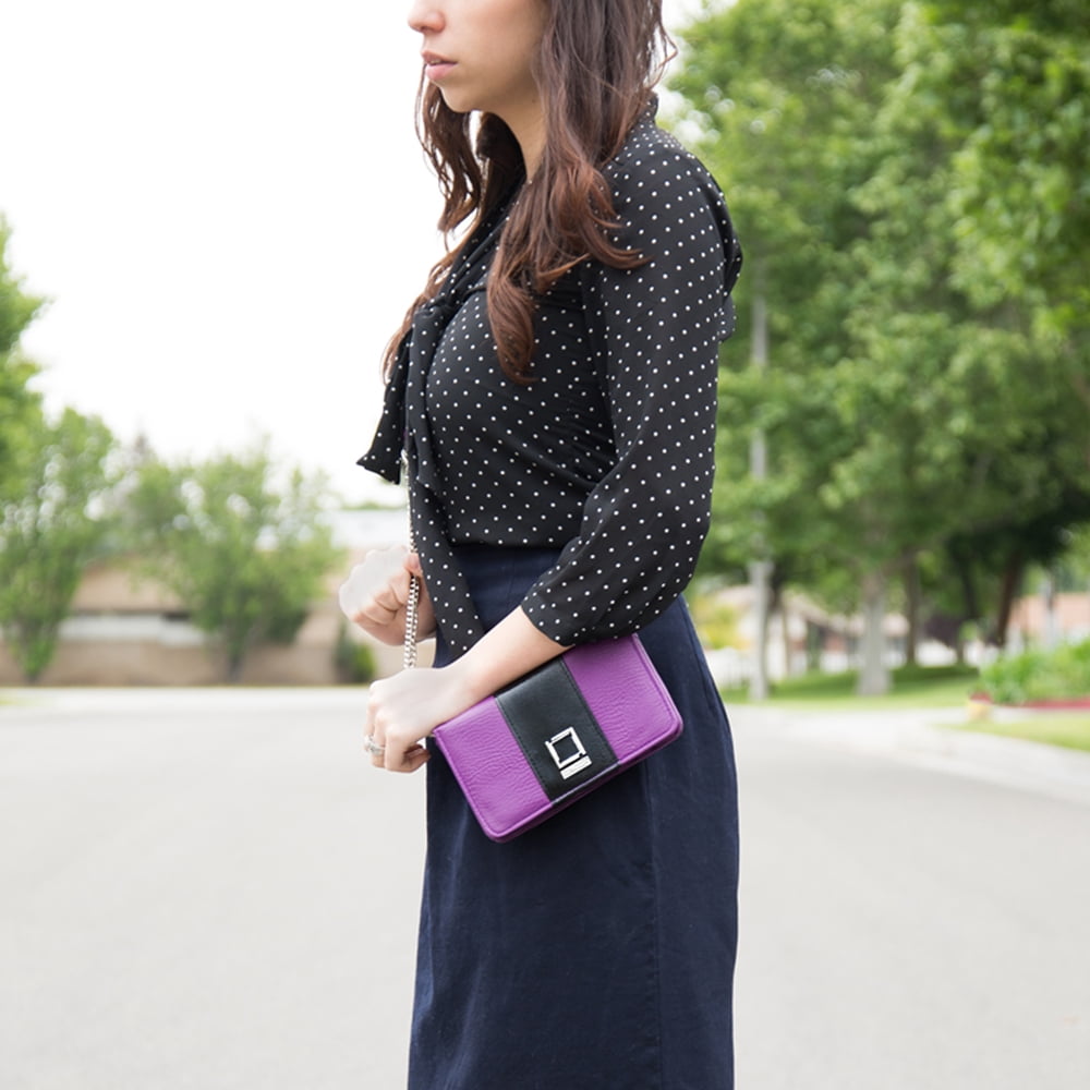 Women's Wallet Clutch Ideal for Daily, Travel, Business, And Personal Use Fits Universal Large Smartphones (Purple)