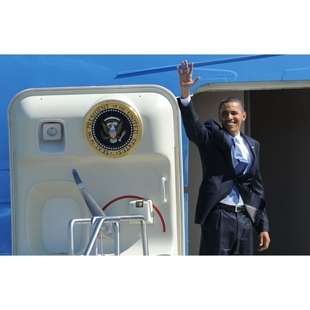 Barack Obama At A Public Appearance For Us President Barack Obama Visits Albany In Upstate New York Air Force One At Albany International Airport Albany Ny September 21 2009 Photo By Kristin