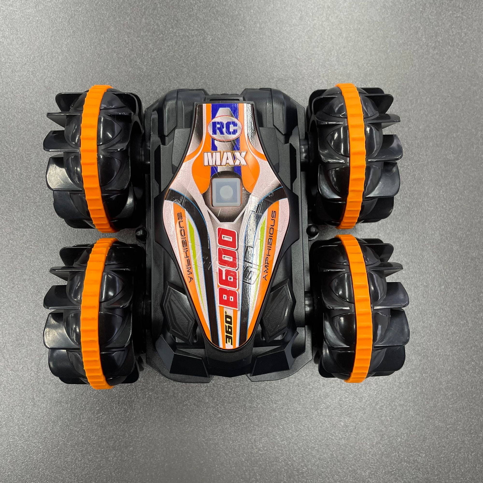 Remote control toy car, water and land amphibious toy car, can float on top. 360 °   flip, adapt to any road conditions, toy off-road car.