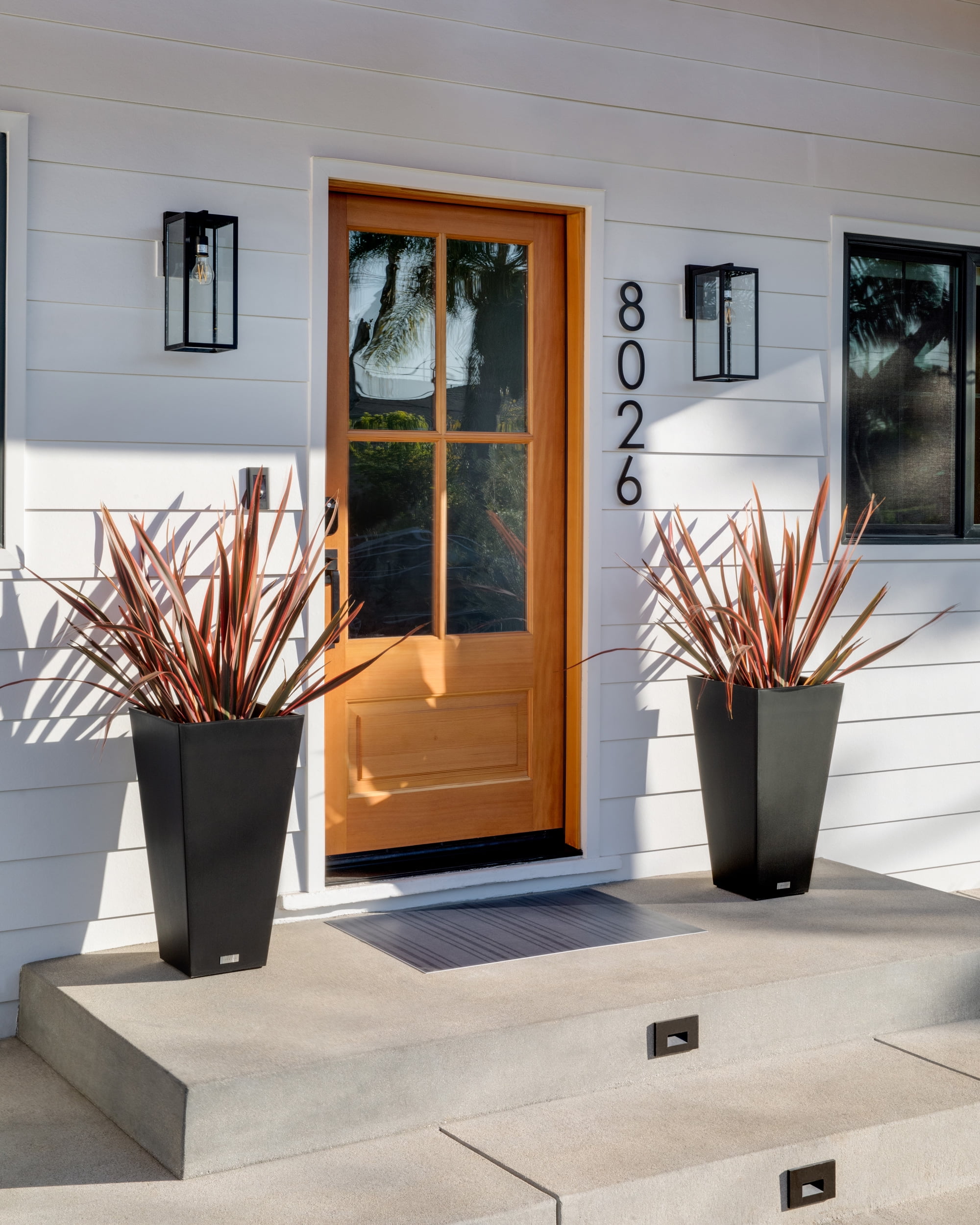 Veradek V-Resin Taper Tall Plastic Planter - Black - 30 in.