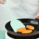 thumbnail image 5 of Espátula de Cocina, Volteador Antiadherente con Cabeza de Silicona, Resistente al Calor, Fácil de Limpiar, Utensilio de Cocina con Mango de Plástico, 33 cm x 10 cm, para Freír, Hornear, 5 of 6