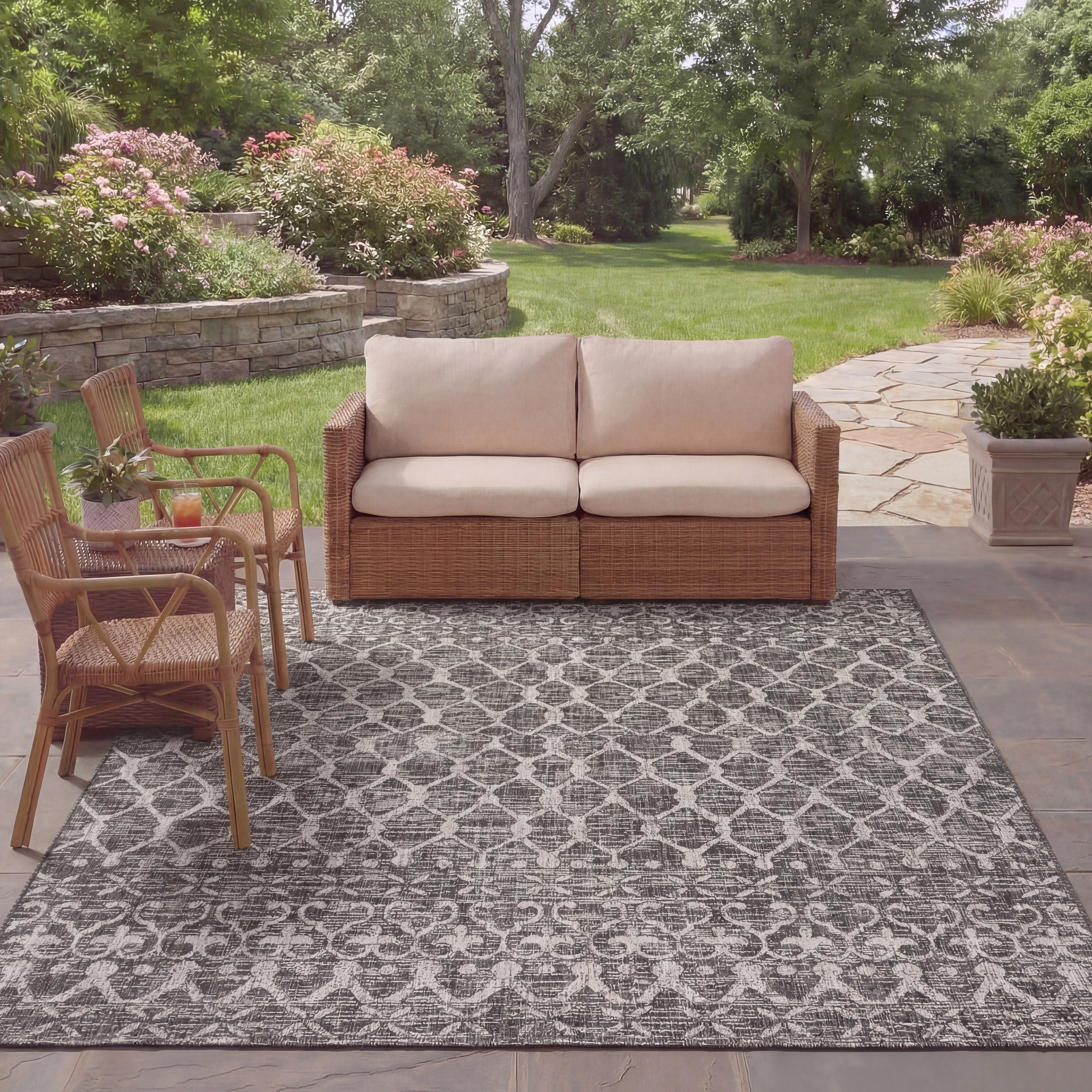 SAFAVIEH Courtyard Anson Geometric Indoor/Outdoor Area Rug, Black/Grey, 8' x 11'