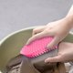 thumbnail image 5 of Cepillo de limpieza flexible con cerdas suaves para cabezal de ducha | Mango ergonómico | Diseño curvo para paredes y esquinas de bañera | Quitamanchas para limpieza profunda del baño y zonas de difí, 5 of 5