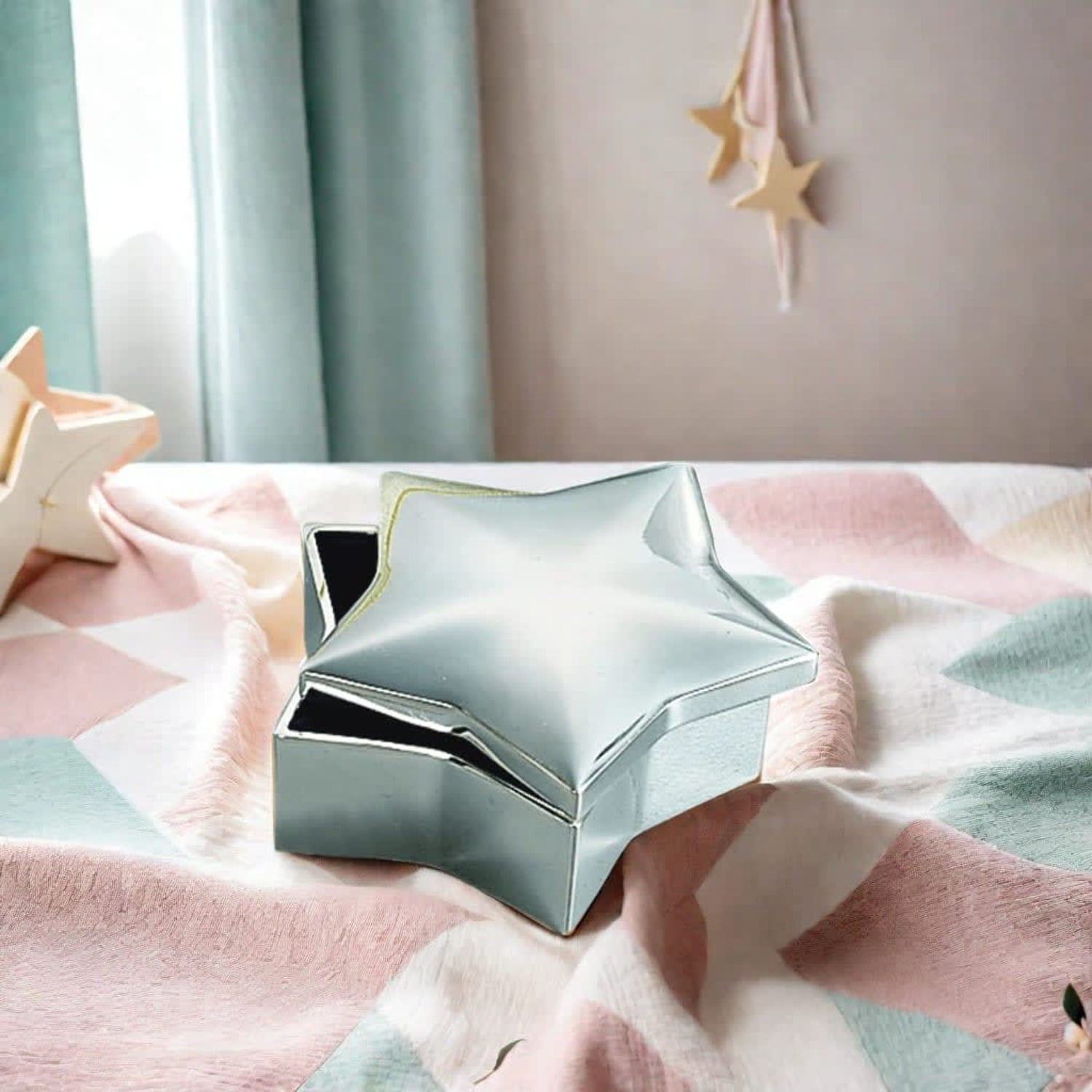 2.5" STAR JEWELRY BOX, SILVER PLATED.