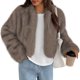 thumbnail image 1 of Abrigo PRETTYGARDEN 2025 de Piel Sintética Esponjosa Corto Taupe Talla L, 1 of 8