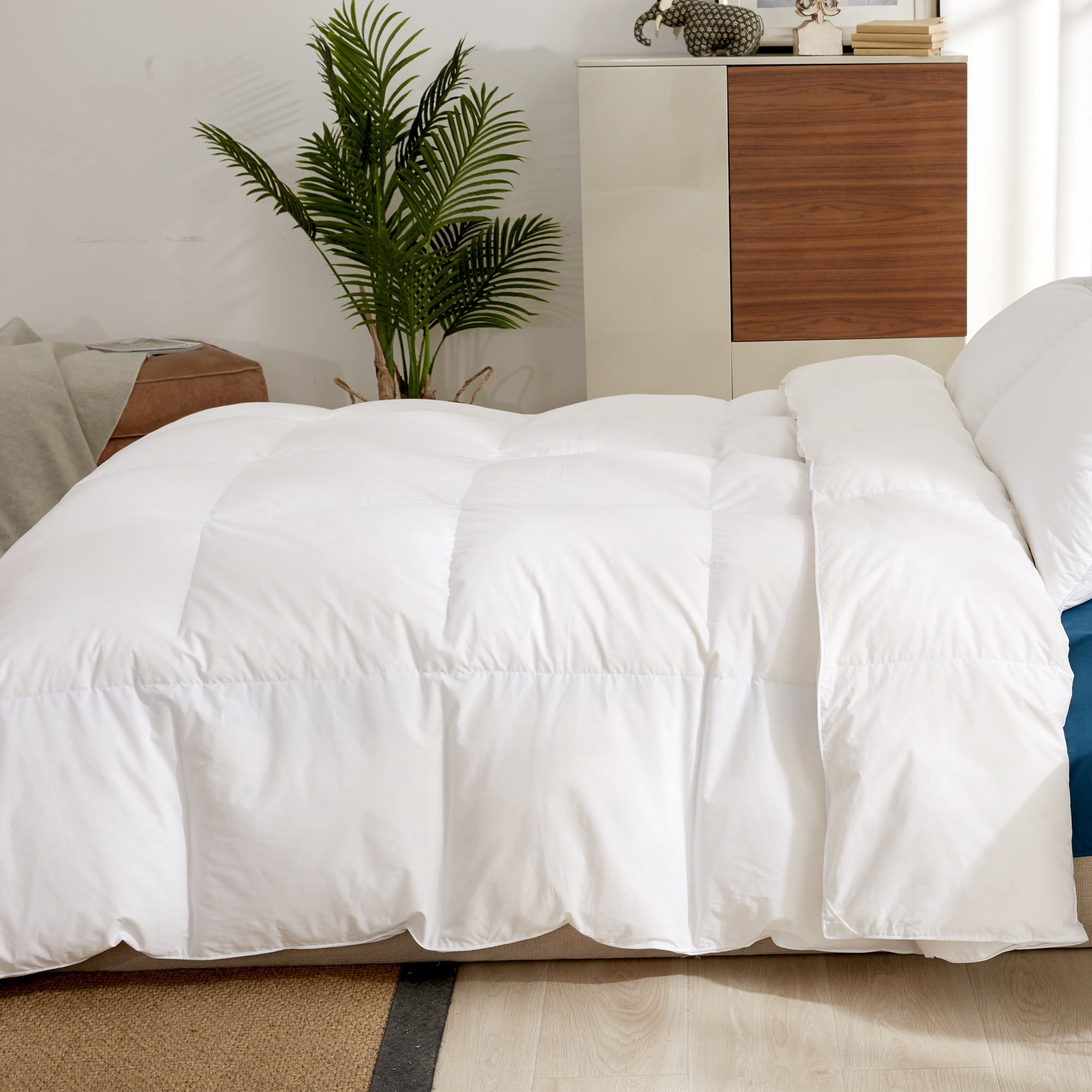 Puredown Heavy Weight White Goose Down Fiber Gusseted Comforter, King