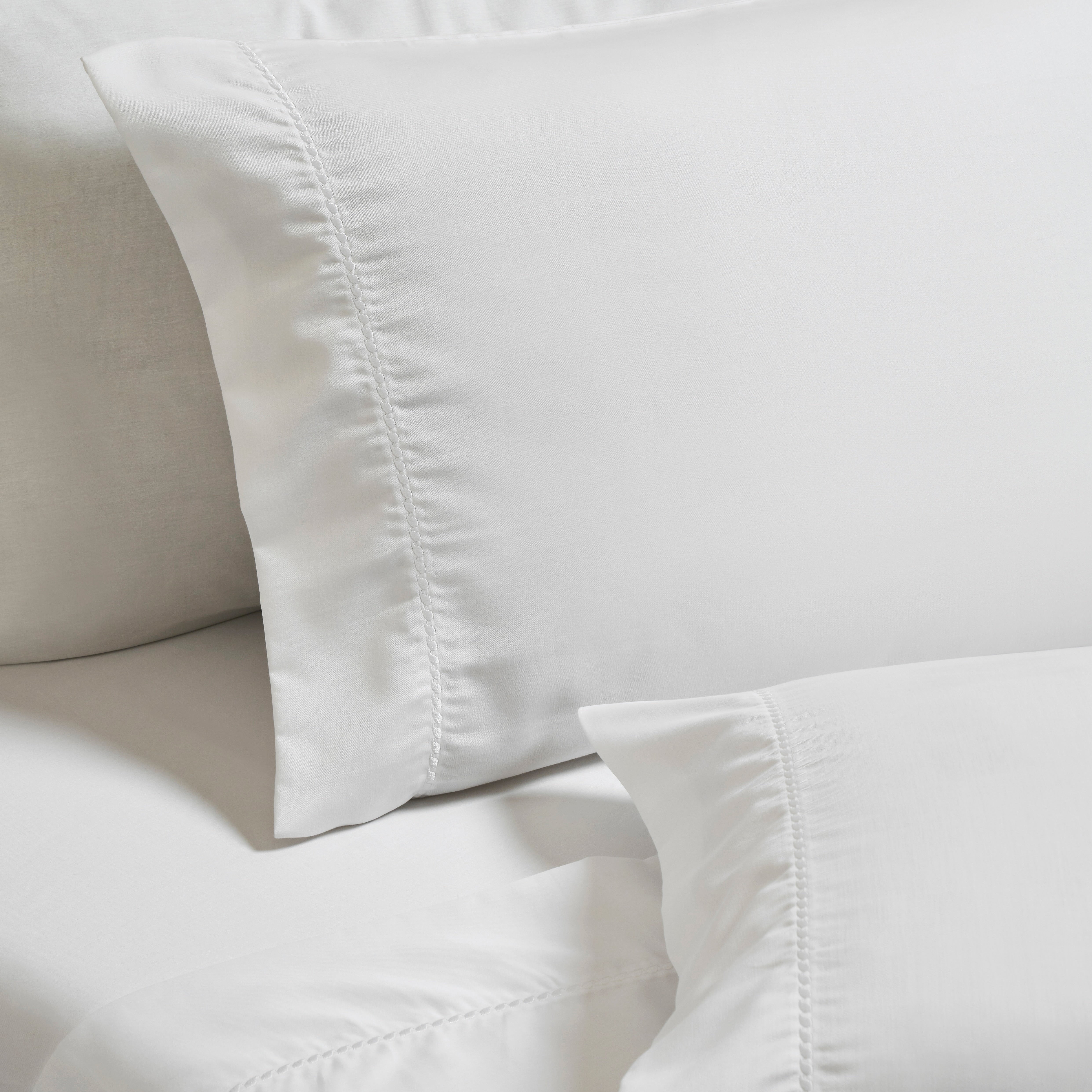 Superior Cotton Blend 600 Thread Count Dash Stitch Hem Sheet Set, Split King, White
