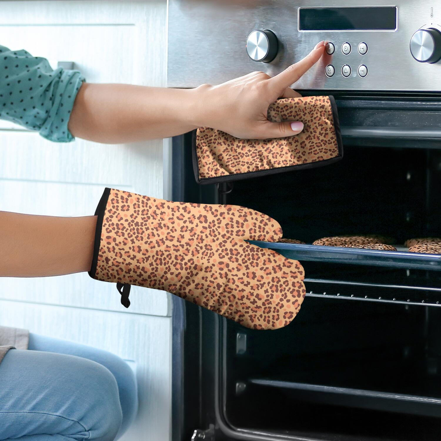 Leopard Print Oven Mitts and Pot Holders Set Of 4, Heat Resistant Kitchen Gloves with Non-Slip Grip, Hanging Loop, Soft Cotton Lining for Baking, Cooking, Grilling, Barbecue