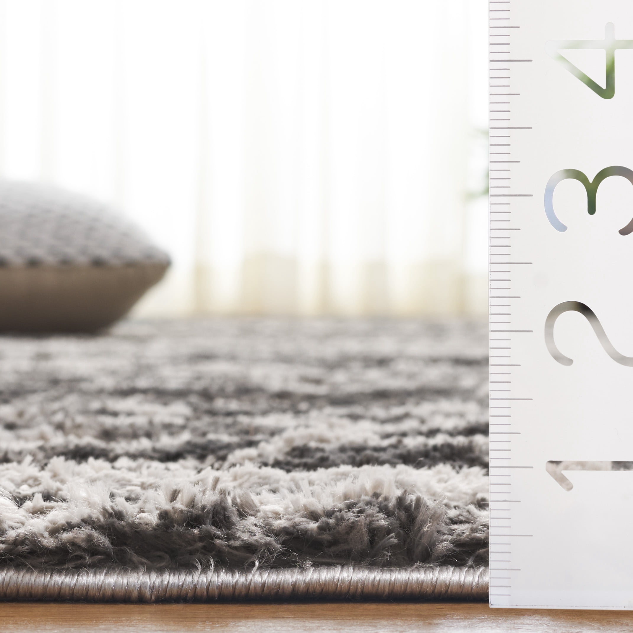 SAFAVIEH Seattle Pavel Abstract Shag Area Rug, Ivory/Grey, 6'7" x 6'7" Round