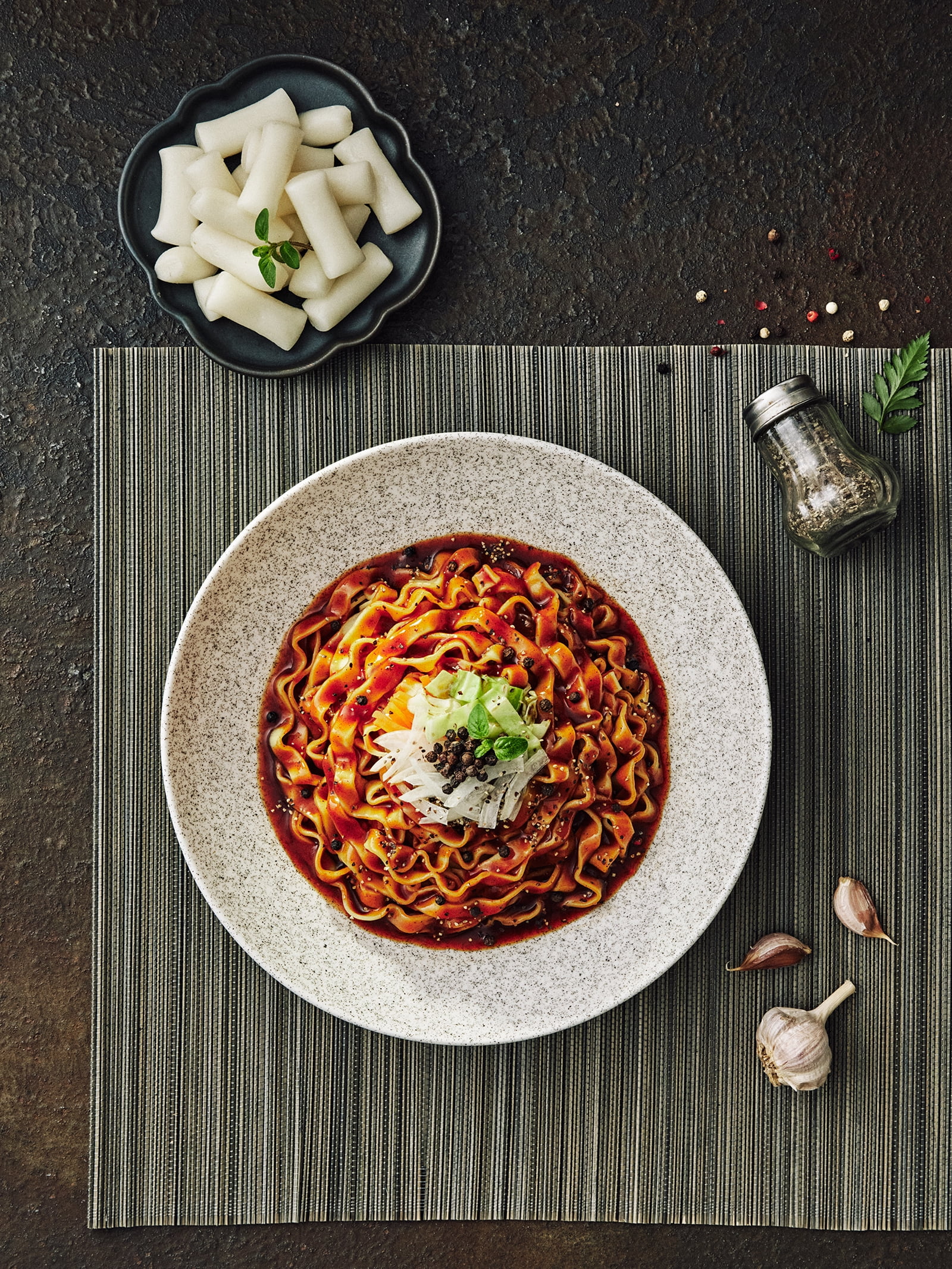 (6 pack) ARIH Modern Noodles, Western-Korean Fusion Soup-Less Noodles, Black Pepper Tteokbokki, Bowl