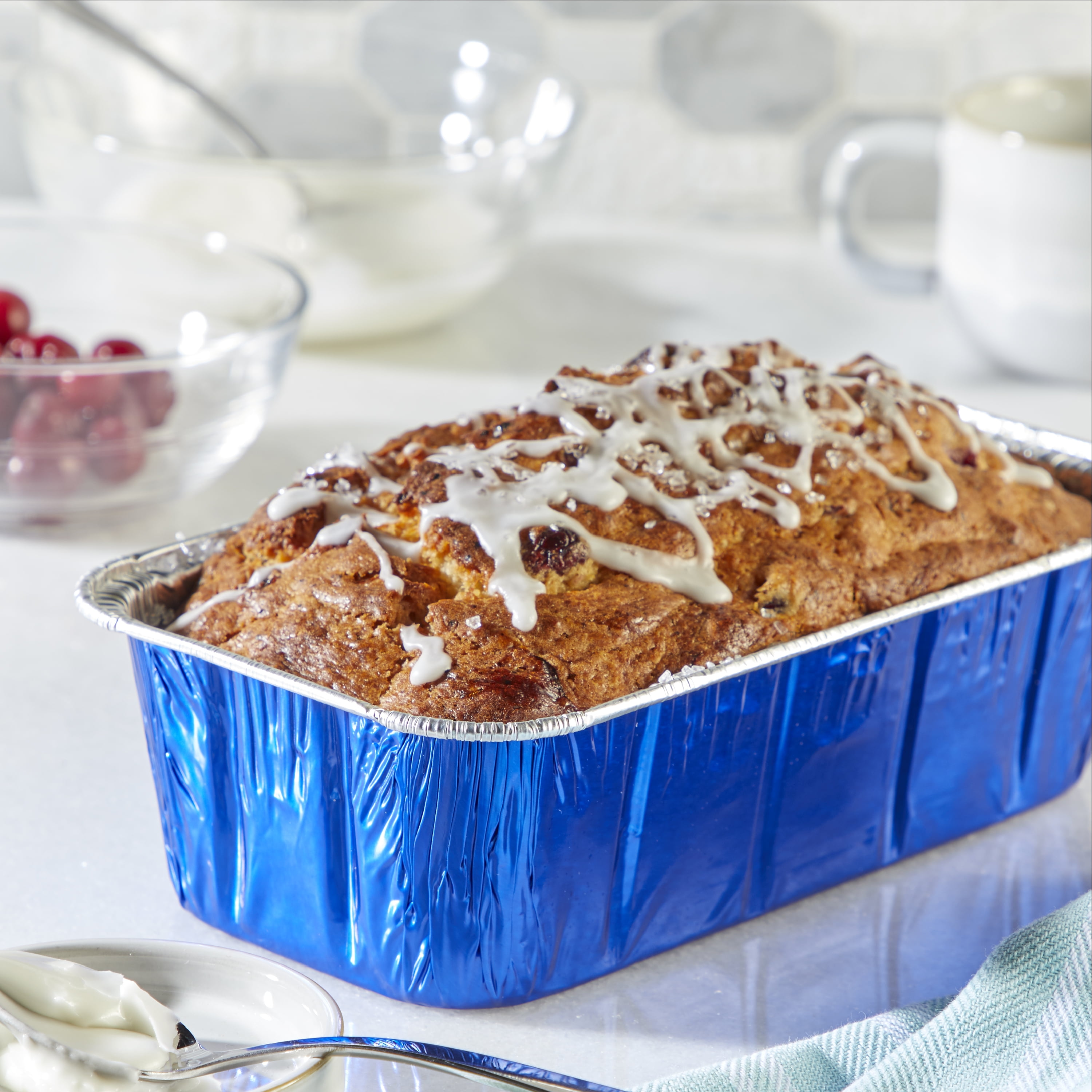 Reynolds Kitchens Medium Size Loaf Pans with Lids, 8 x 4 Inch, 2 Count
