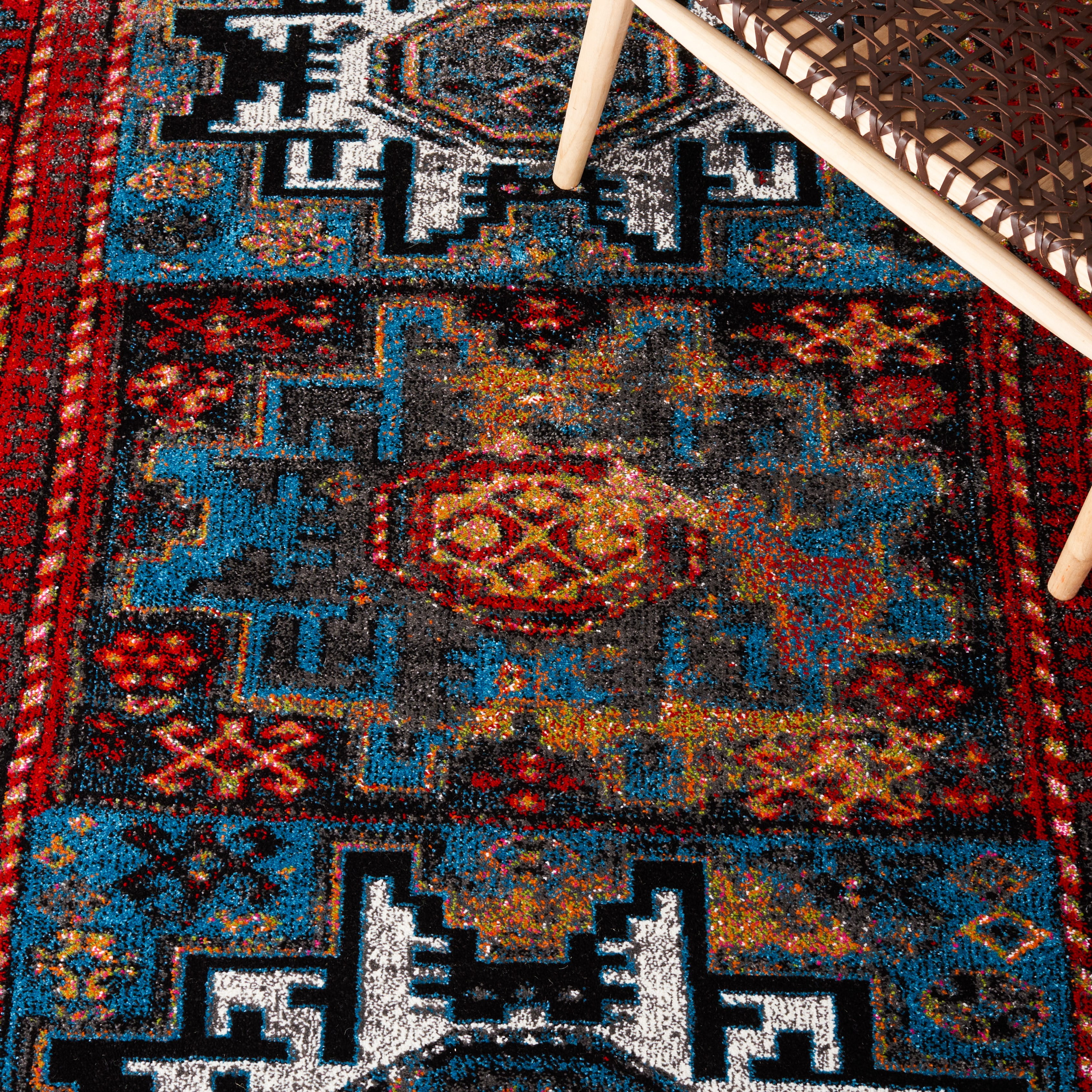 SAFAVIEH Vintage Hamadan Edin Oriental Area Rug, Red/Light Blue, 6'7" x 6'7" Square