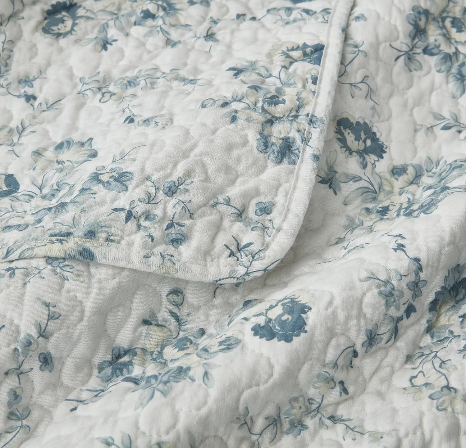 Chezmoi Collection Gigi 3-Piece Printed Floral Cotton Quilt Set Oversized King Size, Elegant Blue Ivory White Floral Flower, Stone Washed Cotton Breathable Lightweight Bedspread Set