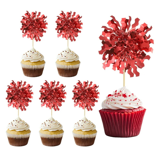 uxcell 30 pcs adornos de pastel de fuegos artificiales con borlas brillantes rojas Paquete de 30 toppers rojos de papel de aluminio 15 x 7 mm en palillo de bambú; vista frontal con varios colocados sobre cupcakes con betún blanco y uno en primer plano sobre cupcake con envoltorio rojo; brillo reflectante y bordes lisos, suelen usarse para decorar cupcakes y mesas de postres en celebraciones.