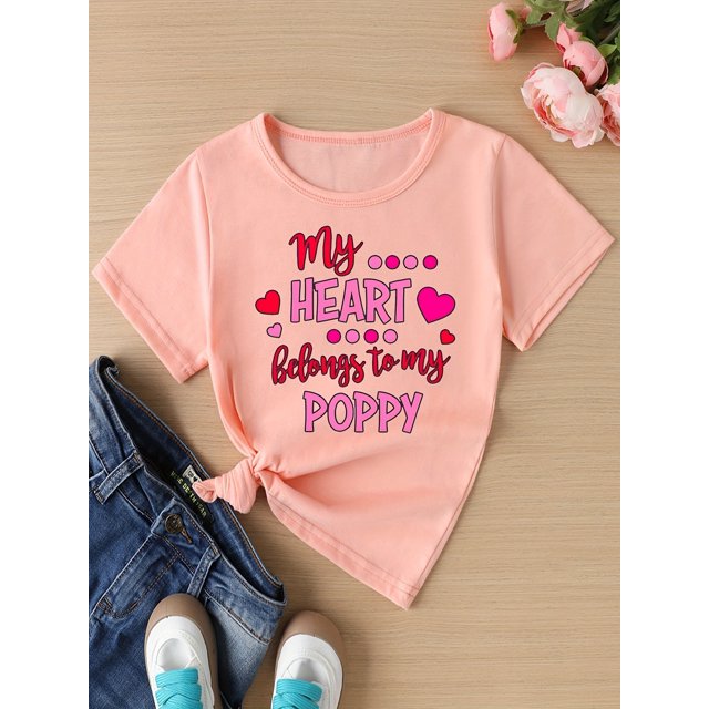 Adorable camiseta negra para niña "Mi corazón pertenece a mi amapola". Algodón suave, manga corta, cuello redondo, diseño de corazones rosas.