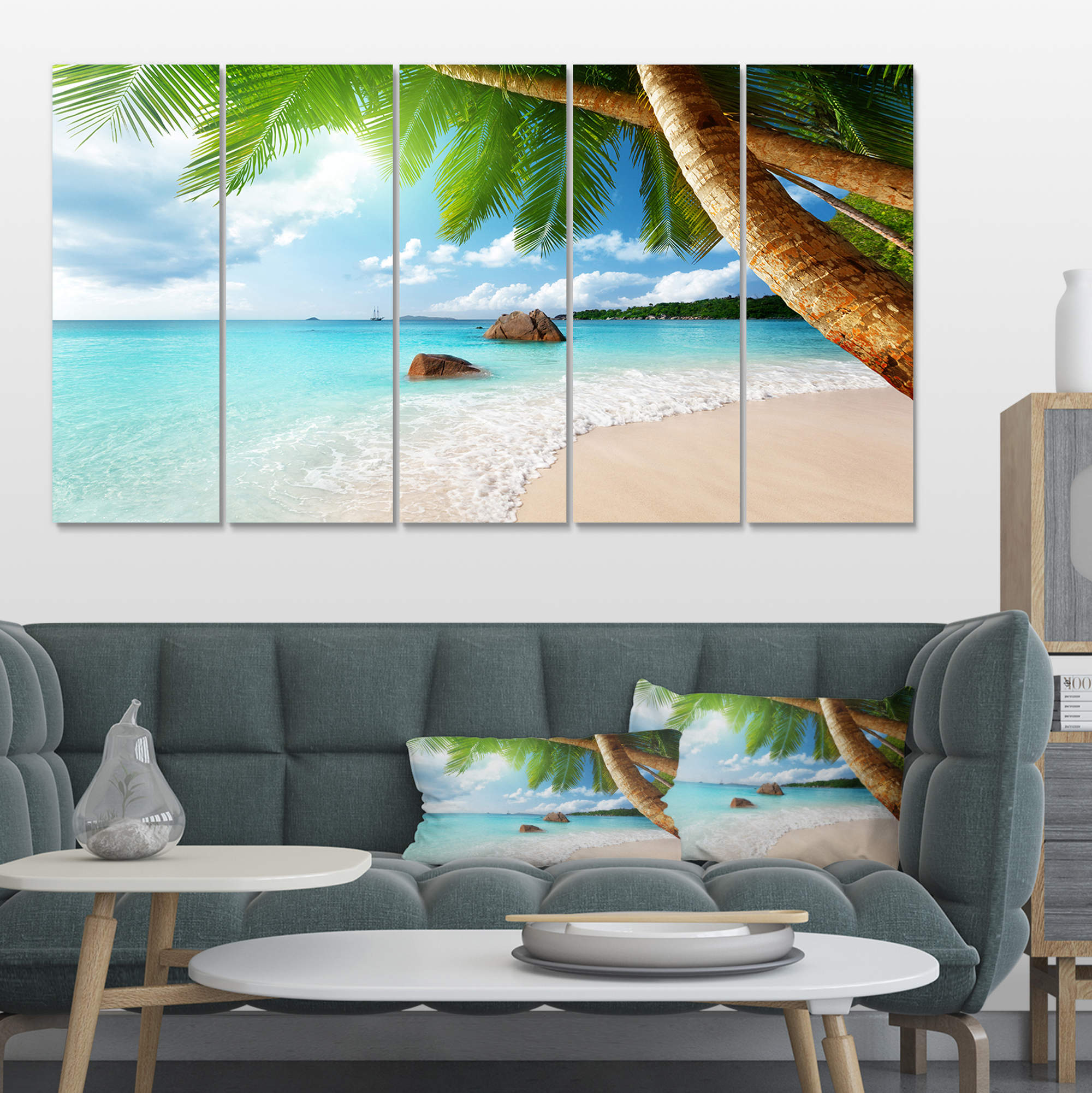 Designart 'Praslin Island Seychelles Beach ' Seashore Photo Canvas Print
