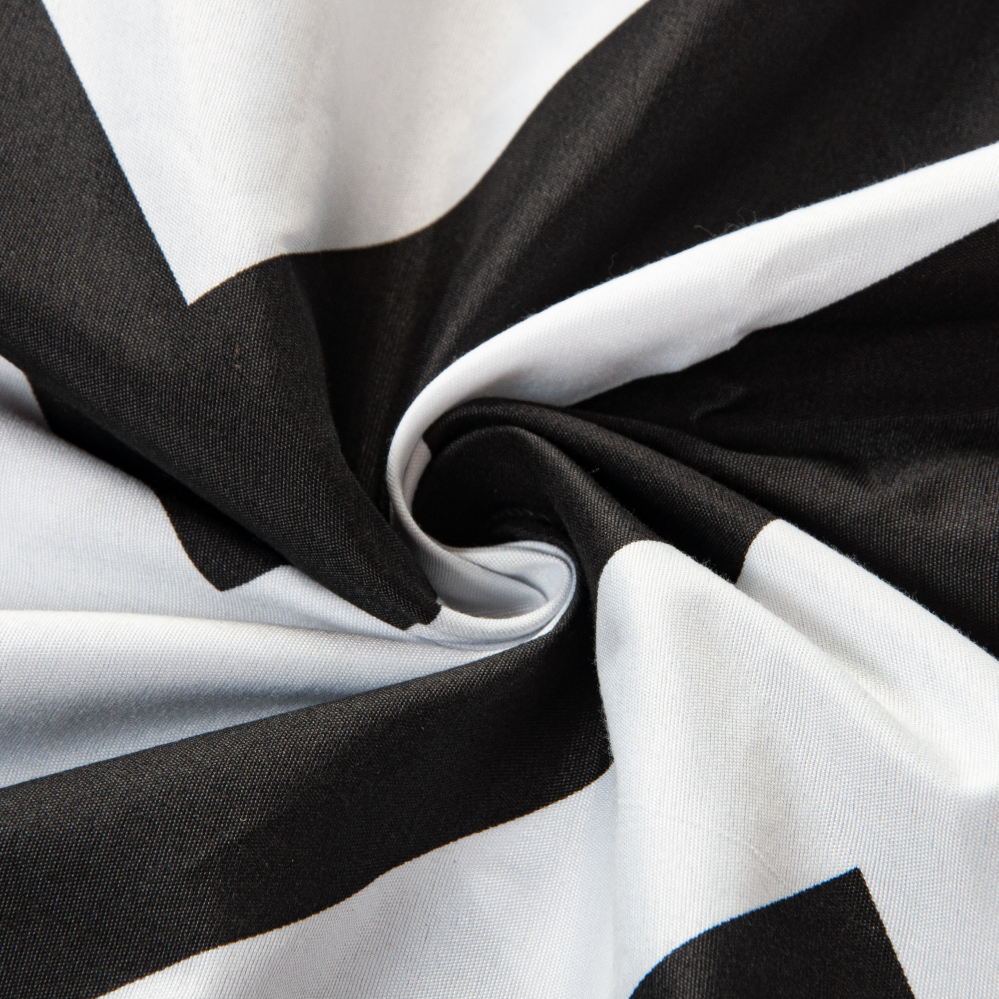 Ntbay 2-Pieces Microfiber Ultra Soft Cheron Print Duvet Cover Set with Zipper Closure and Corner Ties, Black and White, Twin