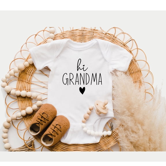 Hi Grandma Onesie, Hi Grandma Bodysuit, Hi Grandpa Bodysuit, Hi Mommy, Pregnancy Announcement Gift, Family Pregnancy Announcement Shirts Cool Baby Clothing, Cute Baby Onesie, BABY BODYSUIT LAT 4424