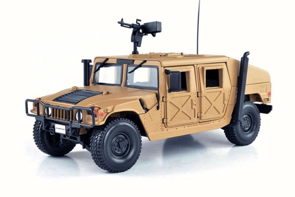 Hummer Humvee, Sand Maisto 31974 1/27 Scale Diecast Model Toy Car