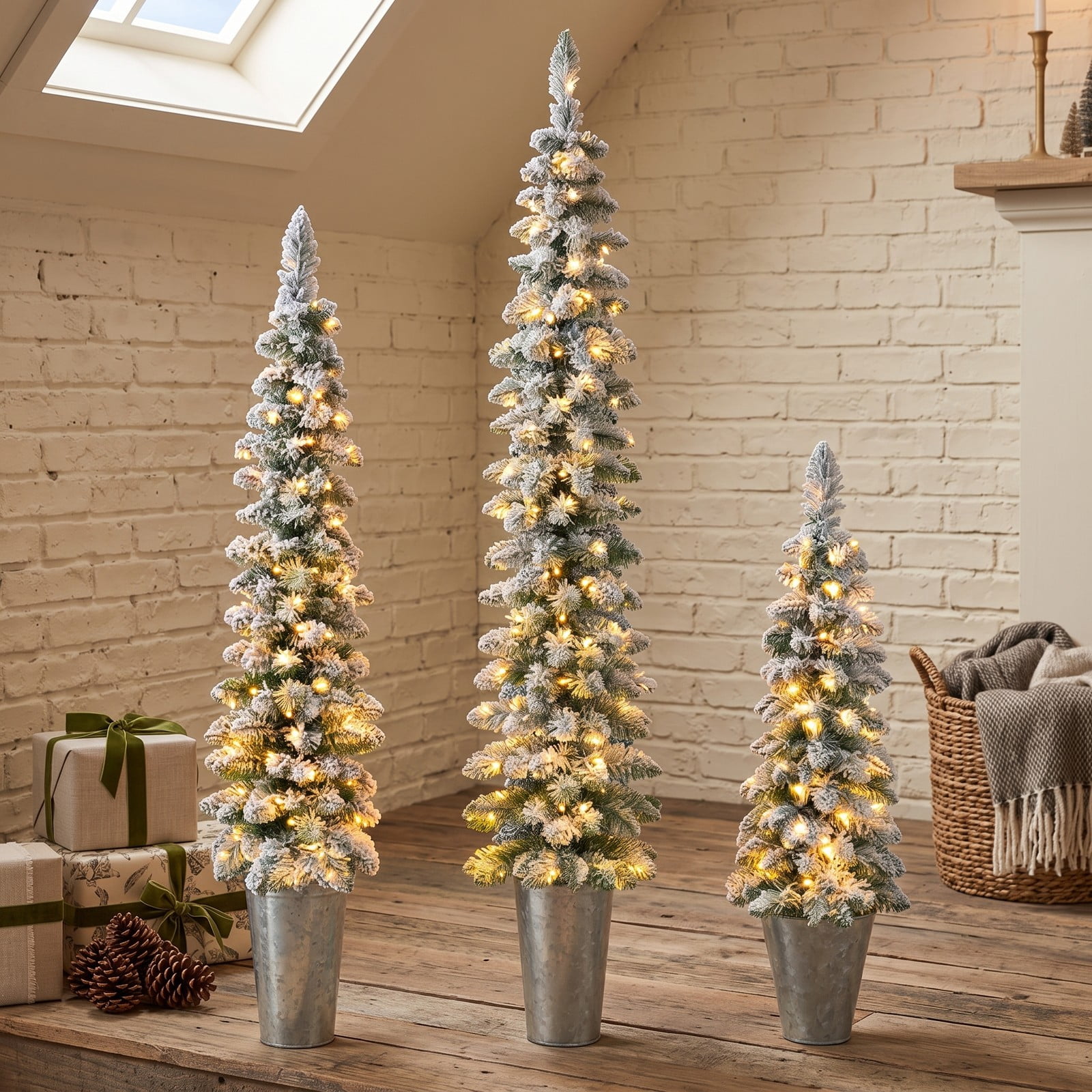 RUIE Set of 3 Pre-Lit Snow Flocked Artificial Christmas Trees, 423 Branch Tips, 230 Warm White LED Lights, PVC Xmas Tree with Metal Stand for Home, Green White Silver