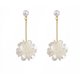 thumbnail image 2 of Pendientes de tres perlas en forma de flor, pendientes de botón exagerados, versátiles y con personalidad, 2 of 7