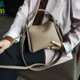 thumbnail image 1 of Bolso de mano elegante de piel de vaca Togo 100% Natural, bolso de hombro femenino con correas anchas, bolso de médico gris y negro, bolso de lujo para chica, 1 of 4