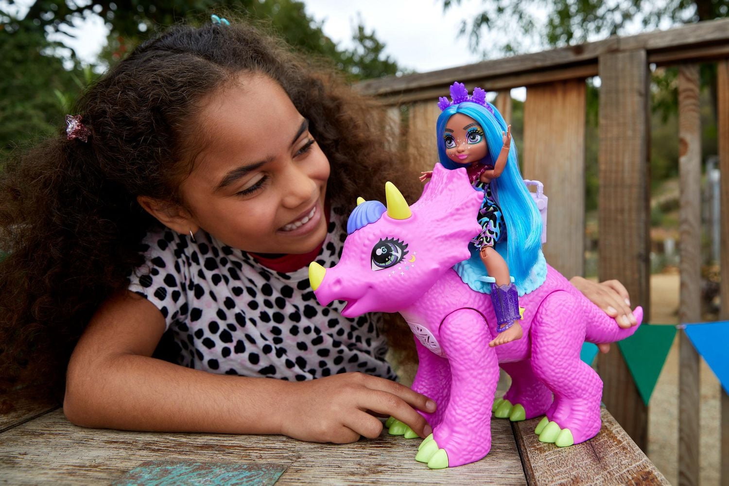 Cave Club-Coffret avec Poupée Tella-Figurine de Partyceratops et Sons