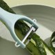 thumbnail image 3 of Para Pelar Cepillo Acero Inoxidable para Pelar Frutas Y Melón Tarjeta Regalo Pelador Verduras Patatas Manzanas para Frutas (azul Nórdico), 3 of 6