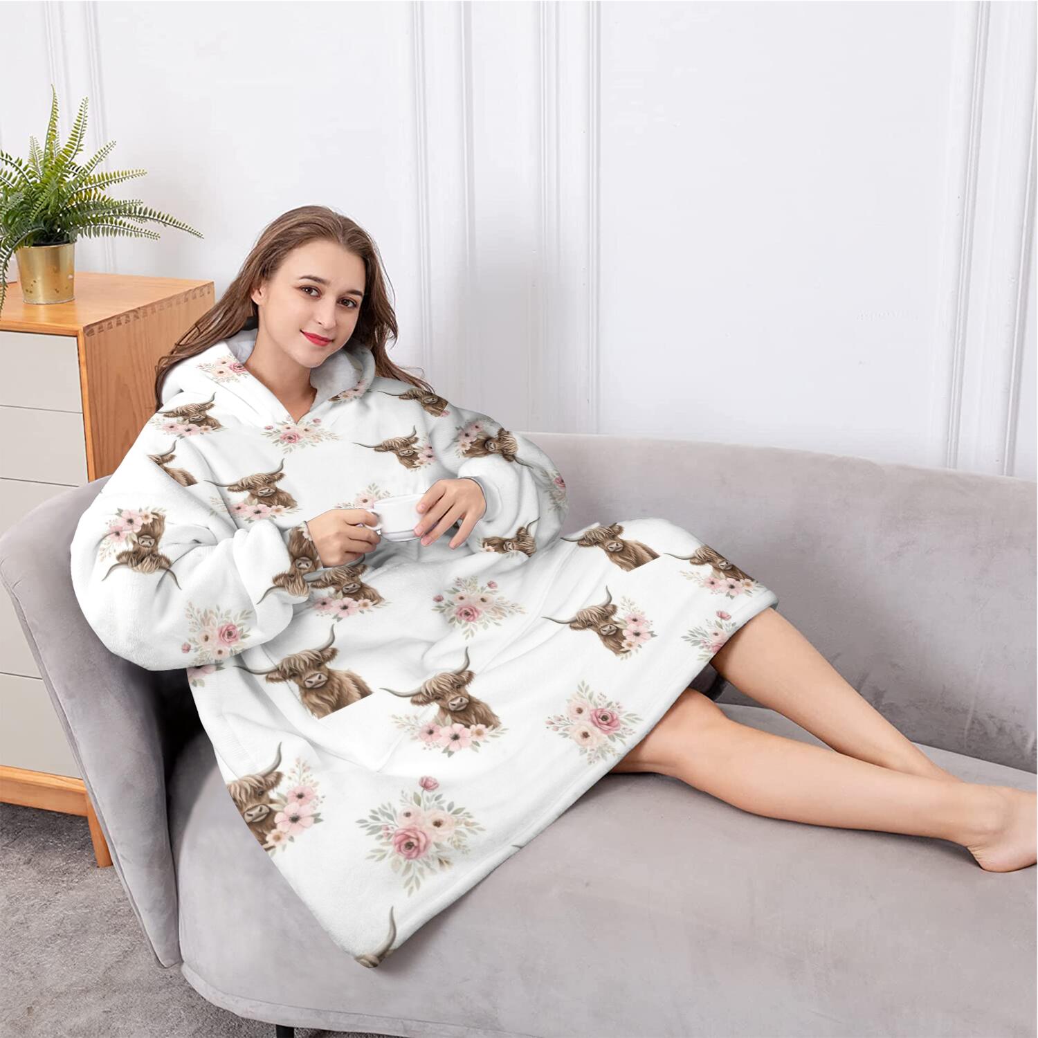 Oversized Wearable Blanket Hoodie,White Highland Cow Flower Pattern Sherpa Blanket Hoodie with Super Pockets,Super Warm Fuzzy Pullover for Women & Men