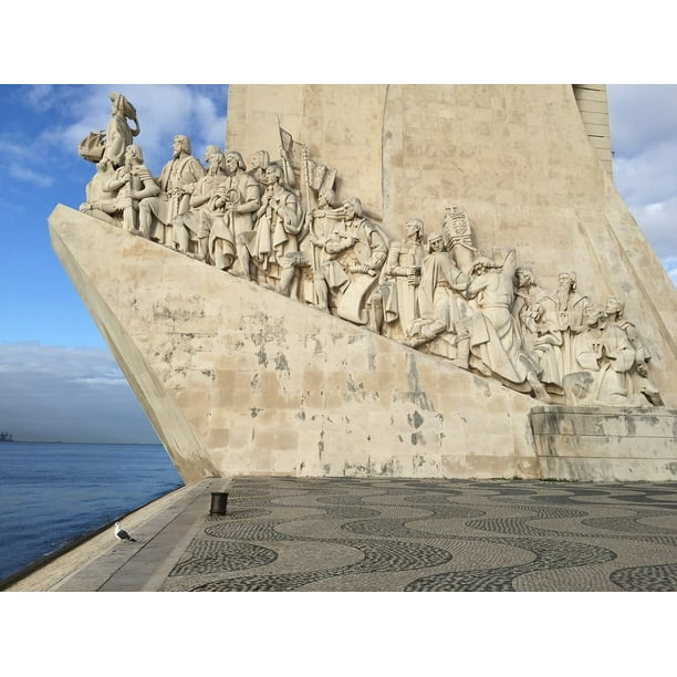 Portugal Padraƒae A A Aƒa Sa A O Dos Descobrimentos Lisbon 20 Inch By 30 Inch Laminated Poster With Bright Colors And Vivid Imagery Fits Perfectly In Many Attractive Frames Walmart Com Walmart Com