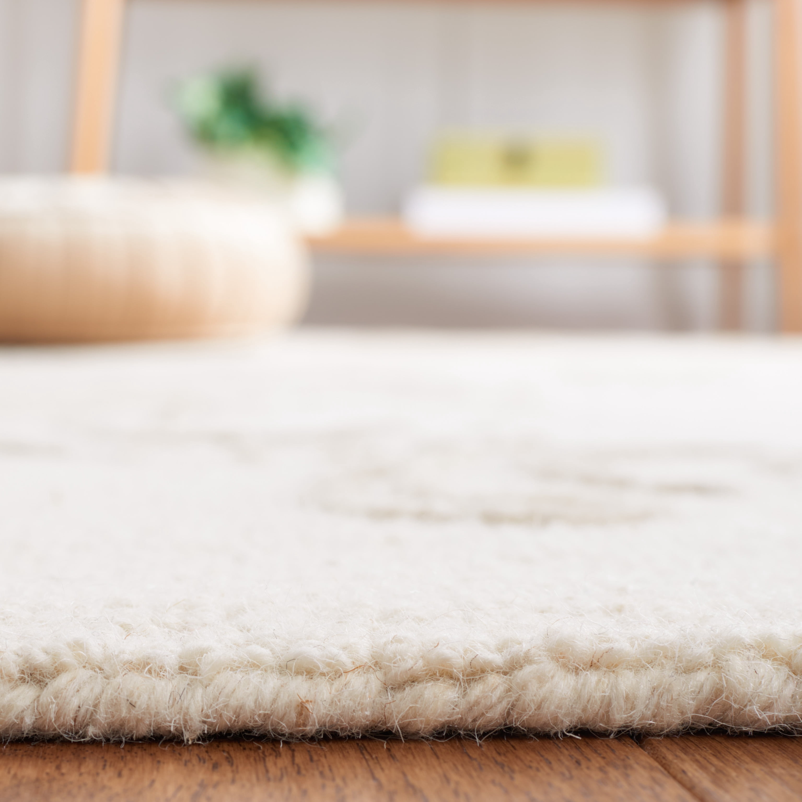 SAFAVIEH Jardin Salome Leaves Area Rug, Ivory/Beige, 6' x 6' Square