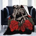 thumbnail image 4 of Manta con diseño de calaveras y rosas para adultos, mujeres y hombres, diseño de esqueleto y tarot, de franela, suave, difusa y ligera, para decoración del hogar, sofá cama, 80 x 60 pulgadas, 4 of 7
