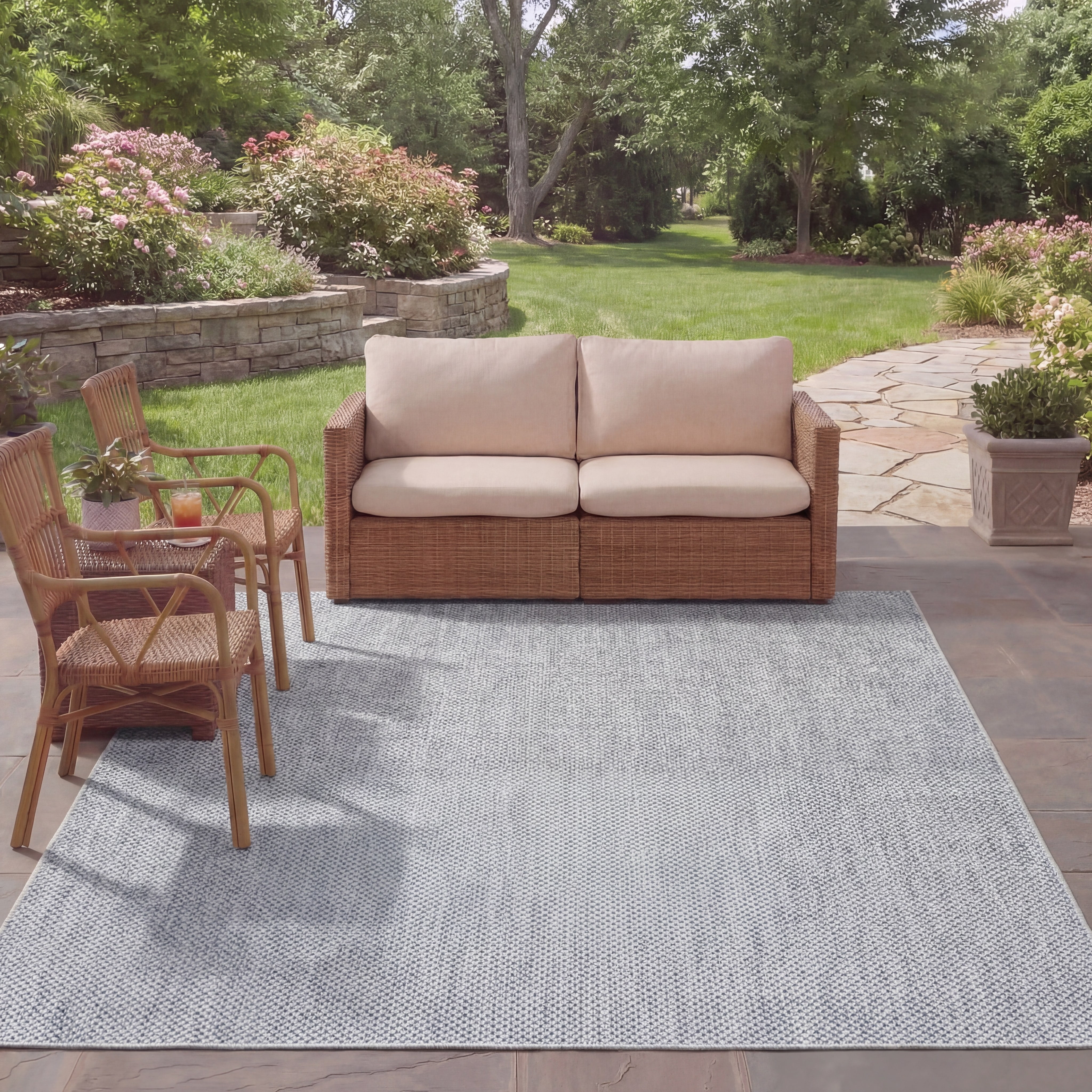 Safavieh Courtyard Finnian Solid Indoor/Outdoor Area Rug, Gray/Navy, 2'7" x 5'