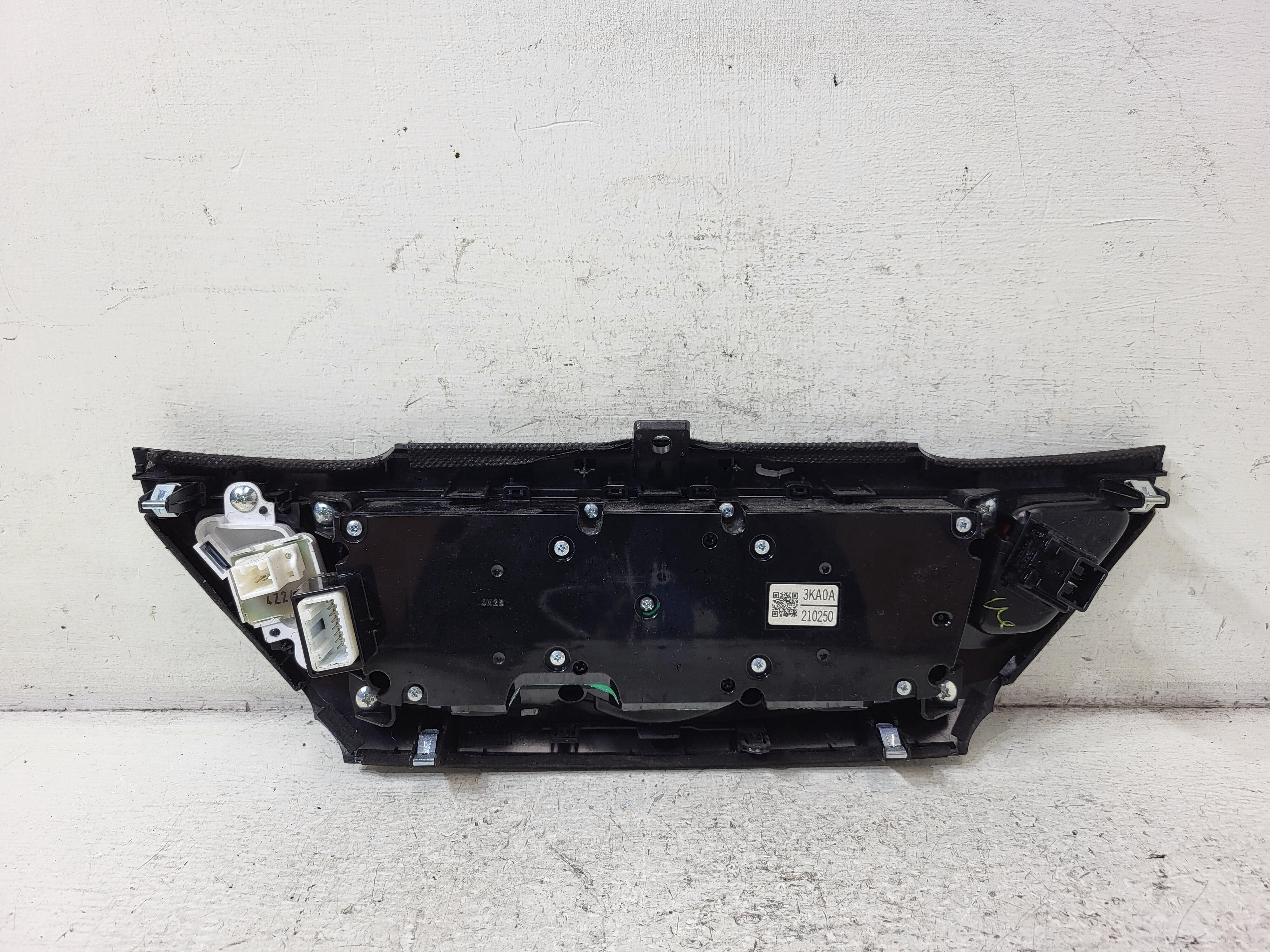 Pre-Owned 2013-2016 Nissan Pathfinder Display Screen Control Panel OEM LKQ - Verify Specific Vehicle Fitment In Description - (Good)