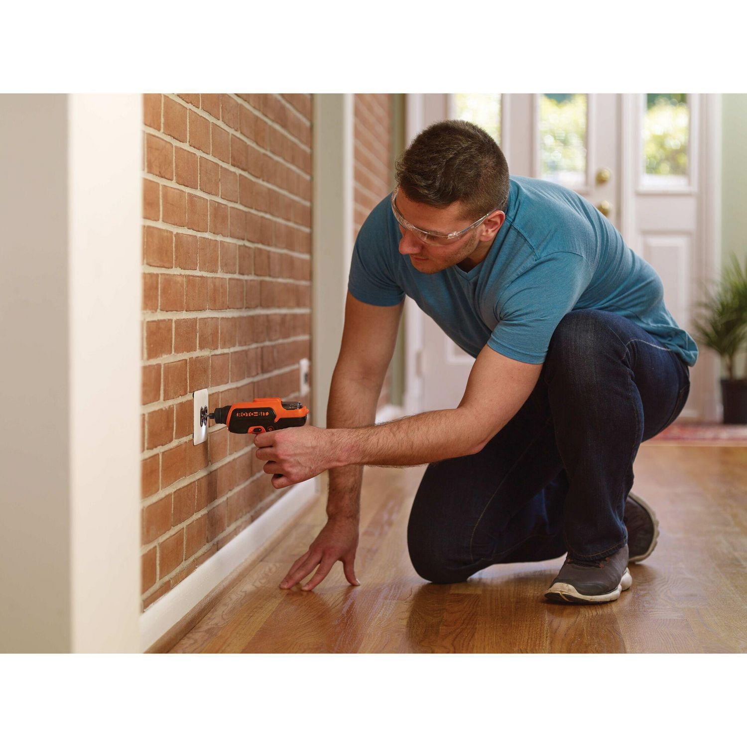 Tournevis sans fil 4V MAX* avec rangement des embouts Black + Decker