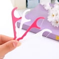 thumbnail image 2 of 100 piezas de hilo dental de plástico con alambre de nailon, limpiador portátil para el cuidado de los dientes, juego de herramientas de limpieza (blanco y rosa), 2 of 8