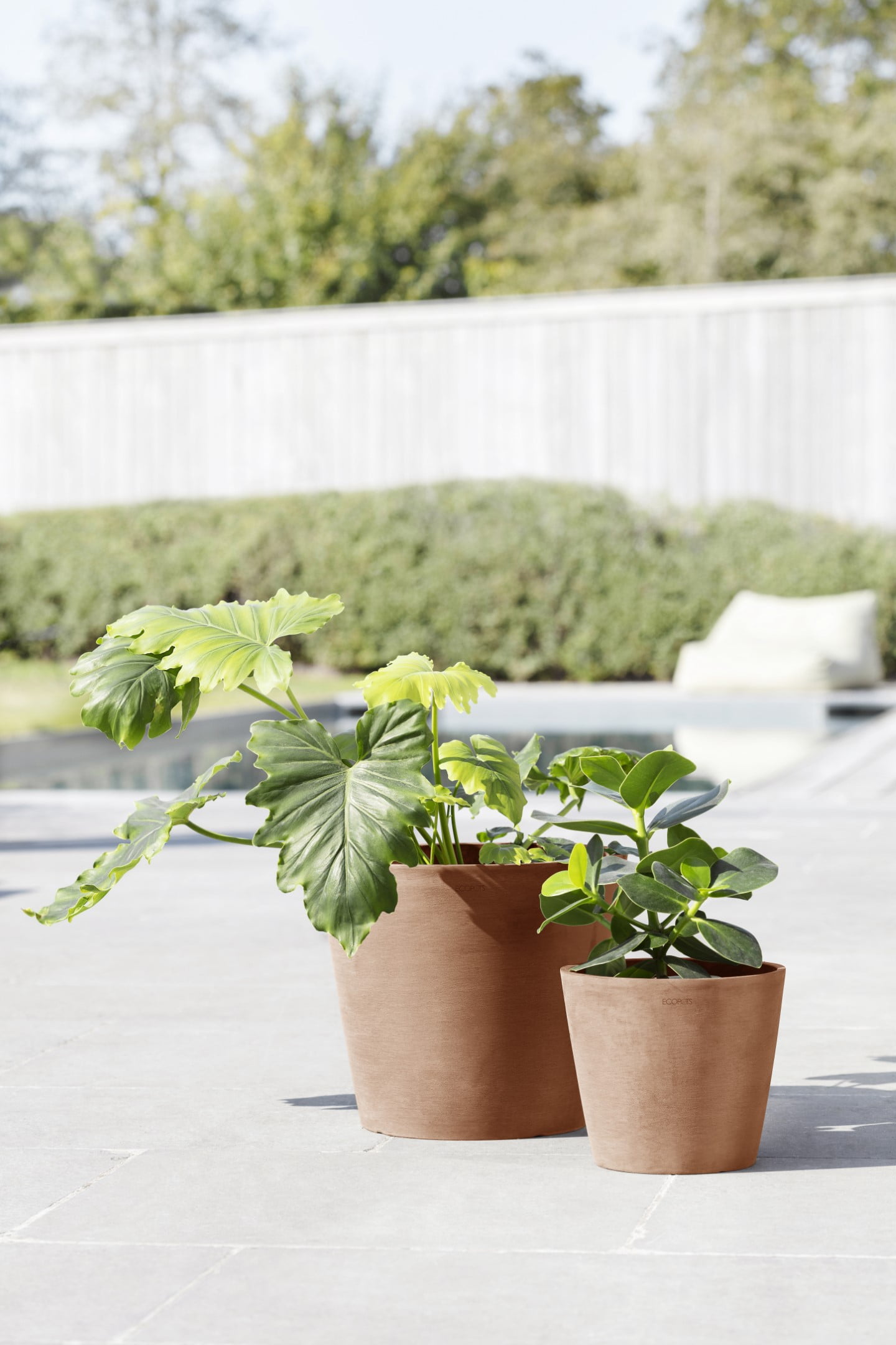 Ecopots Amsterdam Durable Modern Round Indoor/Outdoor Recycled Based Composite Flower Pot Planter, Terracotta Color, 10"