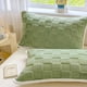 thumbnail image 4 of Funda de almohada de tafetán grueso | Funda de almohada cálida y suave con banda elástica | Toalla de almohada de poliéster de 50 x 80 cm para invierno y frío | Antiestática y lavable a máquina, 4 of 6