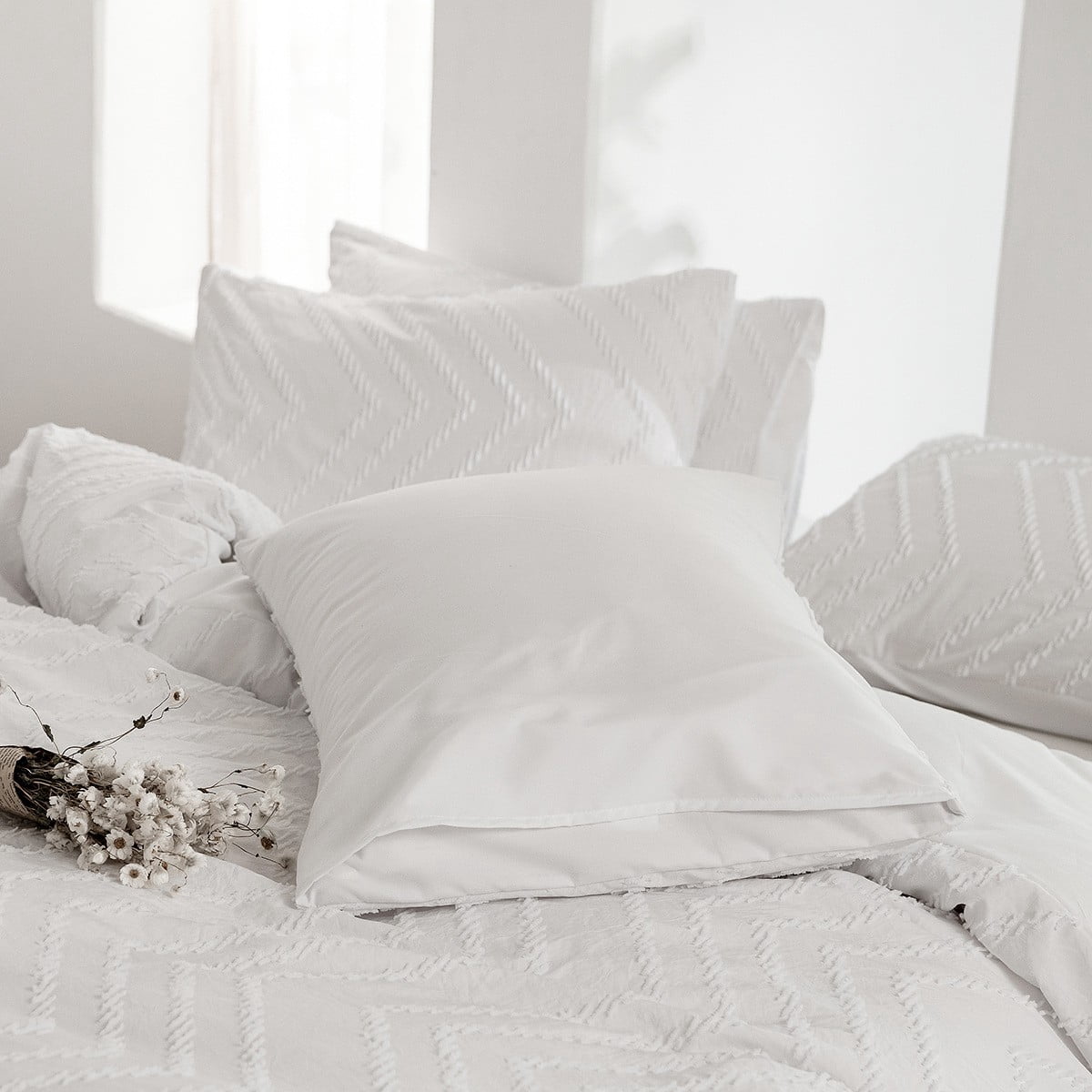 Costyle 3 Piece Tufted Duvet Cover Set, White Boho Microfiber Shabby Chic Soft Bedding Set (Full, 80"x90")
