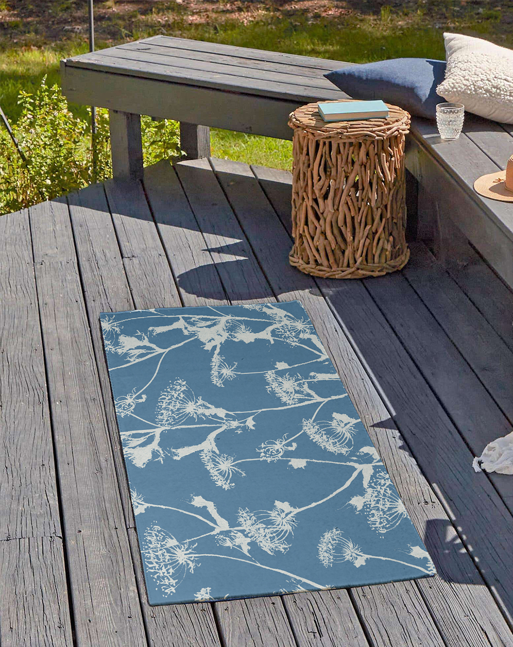 24" 36" Simply Daisy Windy Blossom Modern & Contemporary Chenille Area Rug, Blue