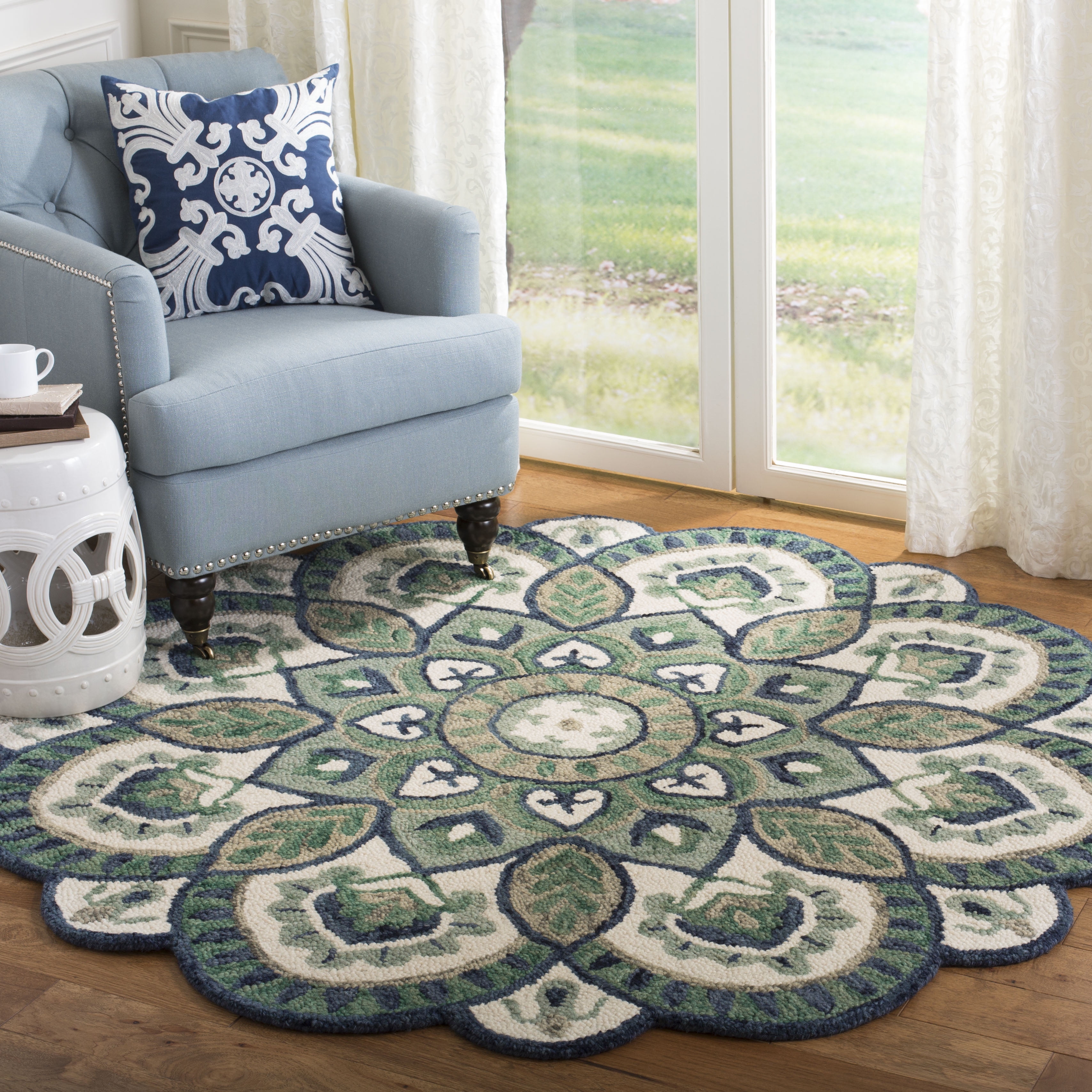 SAFAVIEH Novelty Mordikai Floral Area Rug, Ivory/Blue, 12' x 12' Round