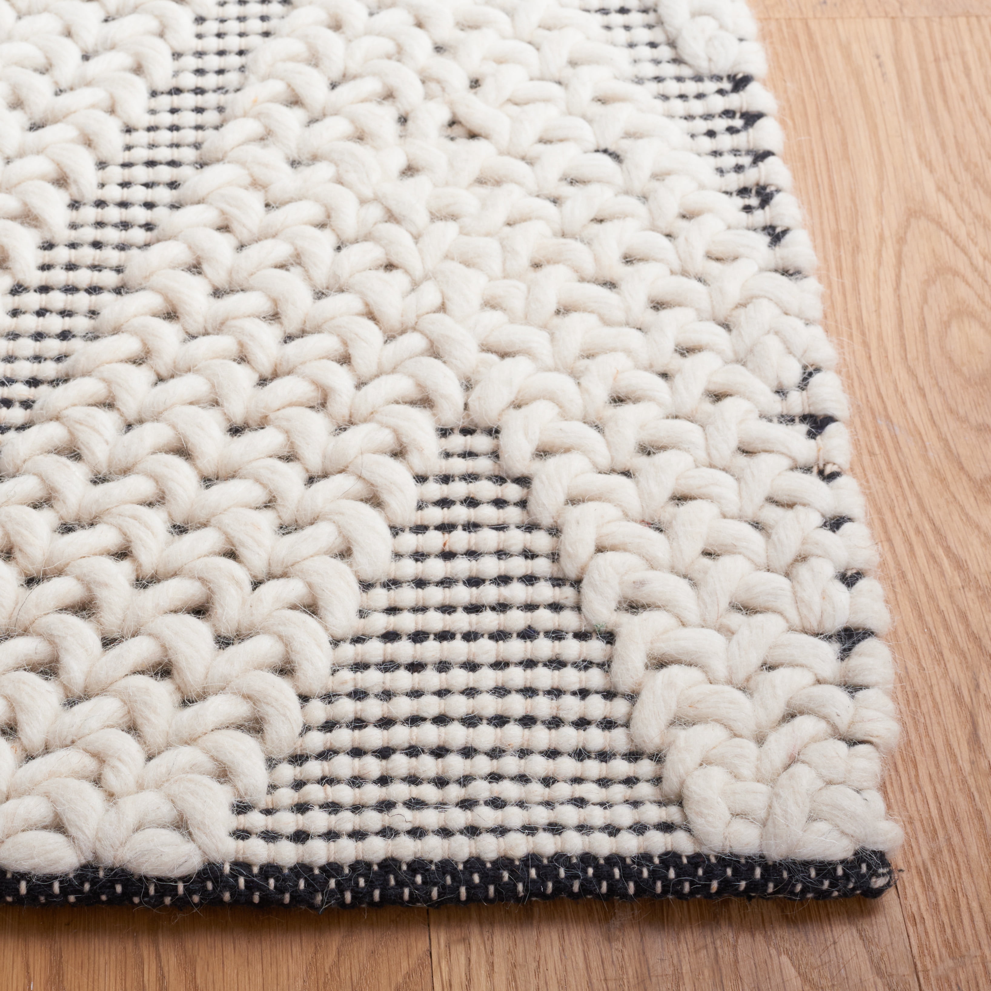 SAFAVIEH Natura Paula Zig-Zag Area Rug, Ivory/Black, 4' x 6'