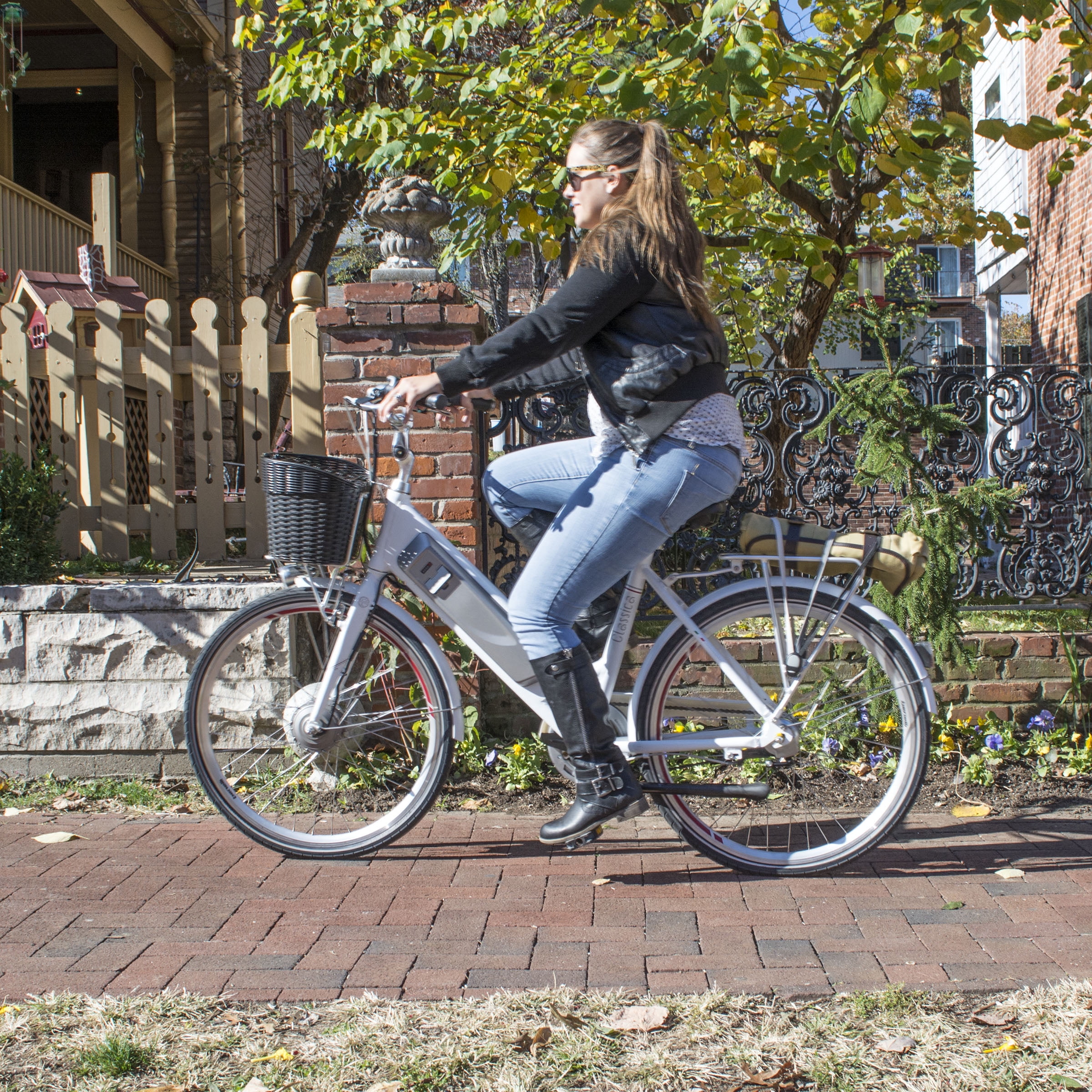 benelli classica adult unisex vintage style electric bicycle with pedal assist