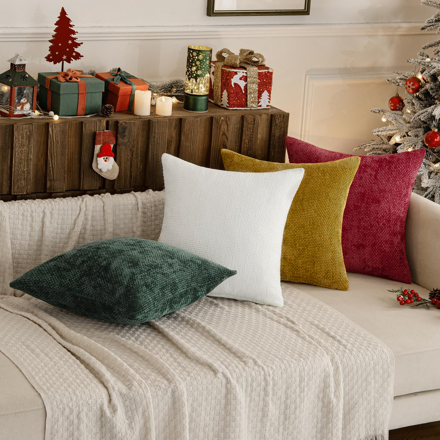 SUSIELADY Set of 4 Decorative Throw Pillow Covers 18x18 Inch, Soft Chenille Cushion Covers for Couch Sofa Bed, Boho Farmhouse Style for Living Room & Bedroom Decor, Christmas Red/Green