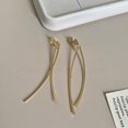 thumbnail image 2 of Pendientes de clip para orejas con forma de placa de incienso de mosquitos para mujer, estilo coreano, sencillos, largos, de metal cruzado, sin orificios para las orejas, elegantes y delgados, 2 of 6